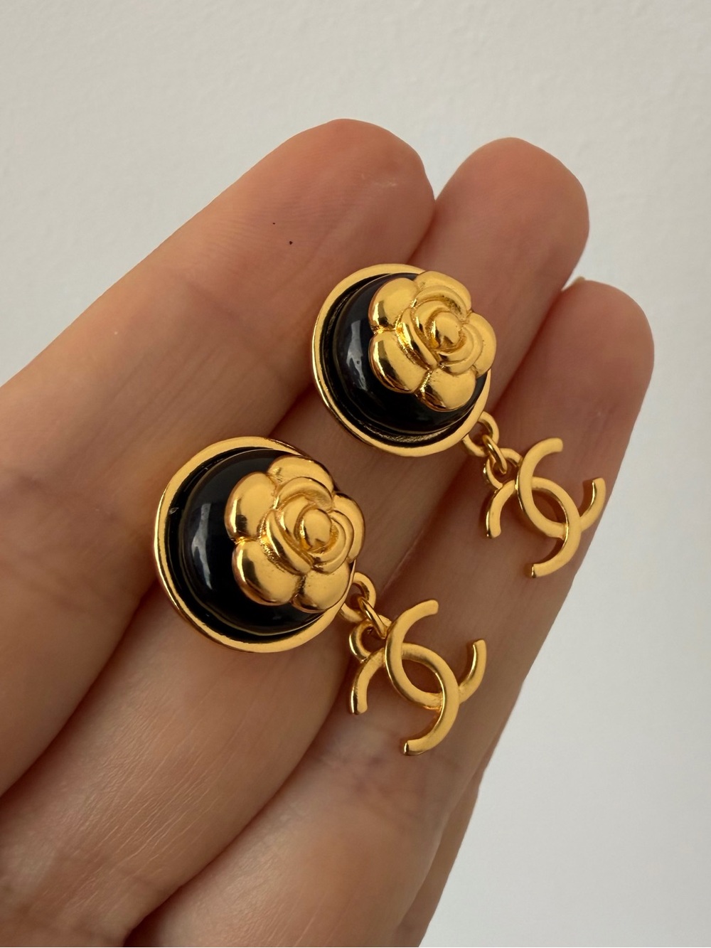 🖤Chanel Gold and Black Camellia Drop Earrings💛 - Picture 8 of 9